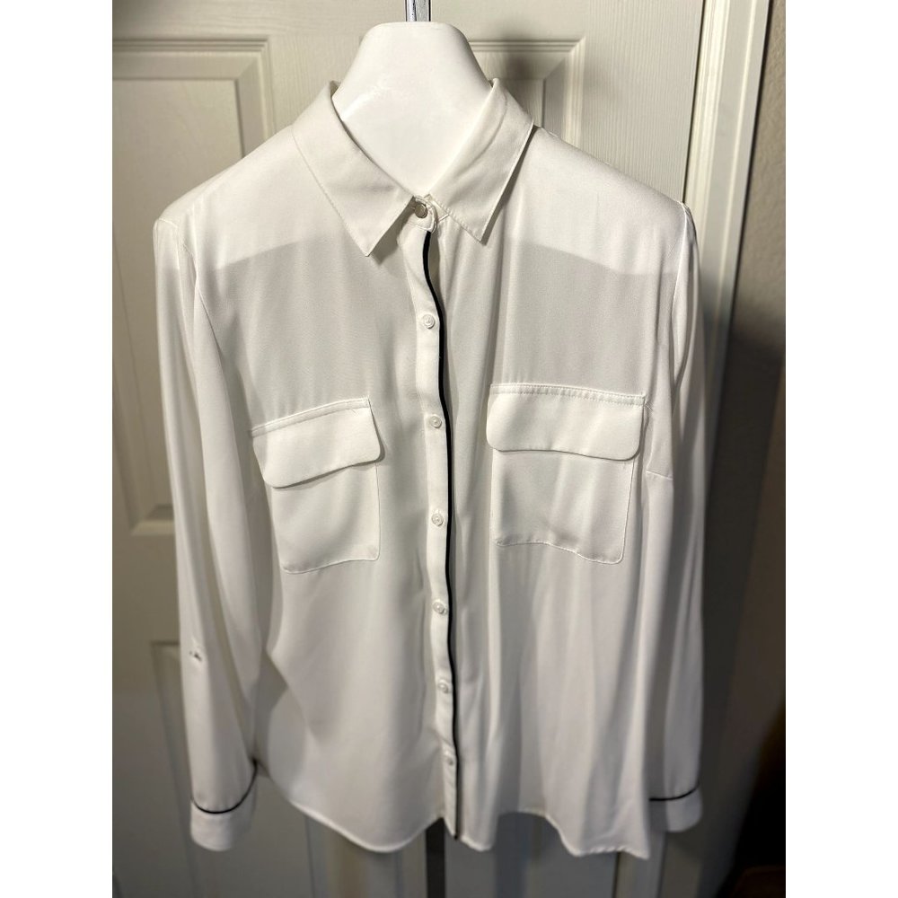 Apt  9 XL Ladies White Blouse with Black Trim with Two Front Pockets